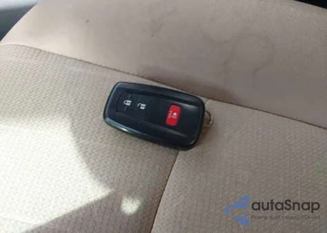 2019 Toyota Rav4 Xle z USA, uszkodzony, nr VIN 2T3W1RFV9KW054944